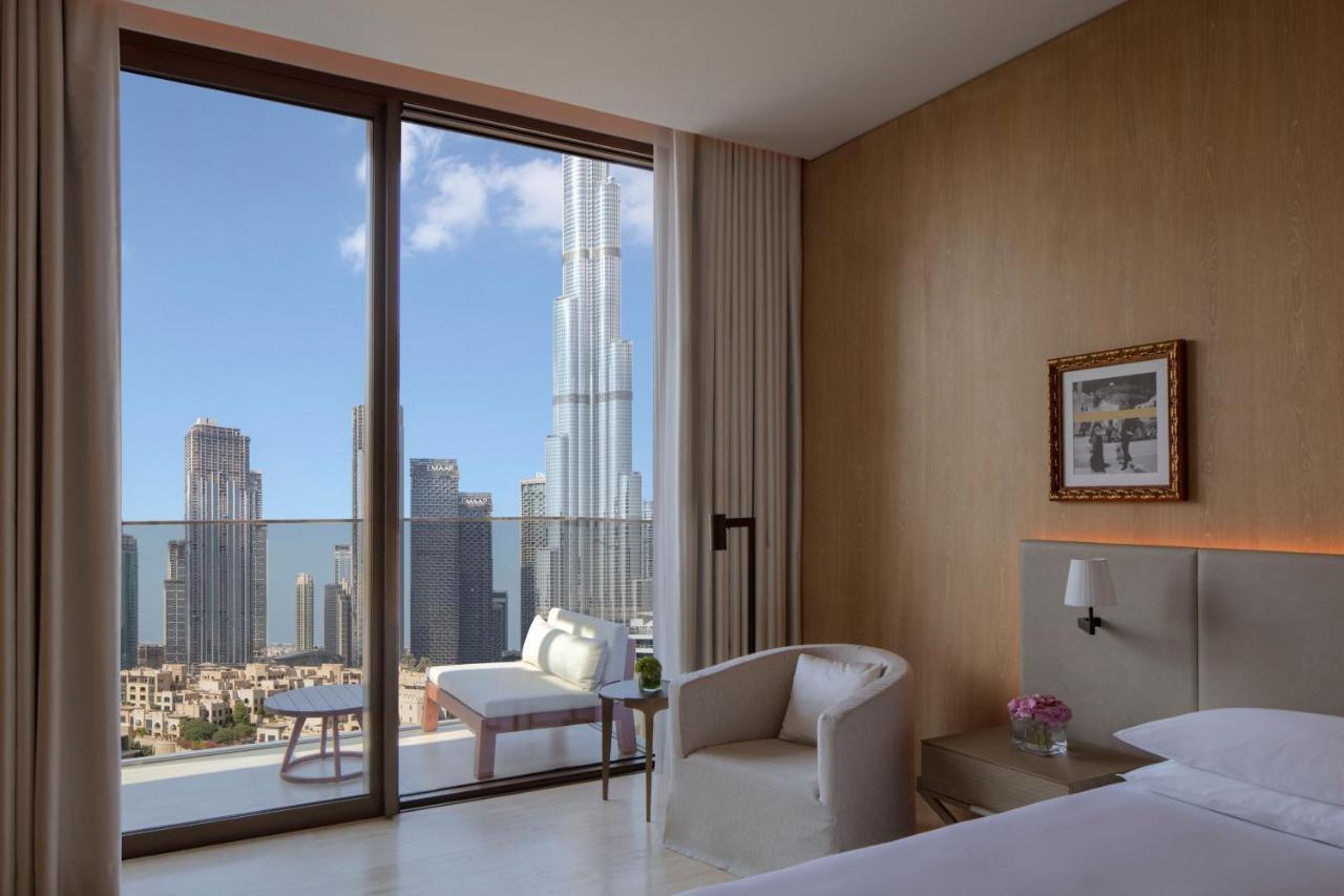 The Dubai Edition Luaran gambar A guest room at the Address Downtown Dubai