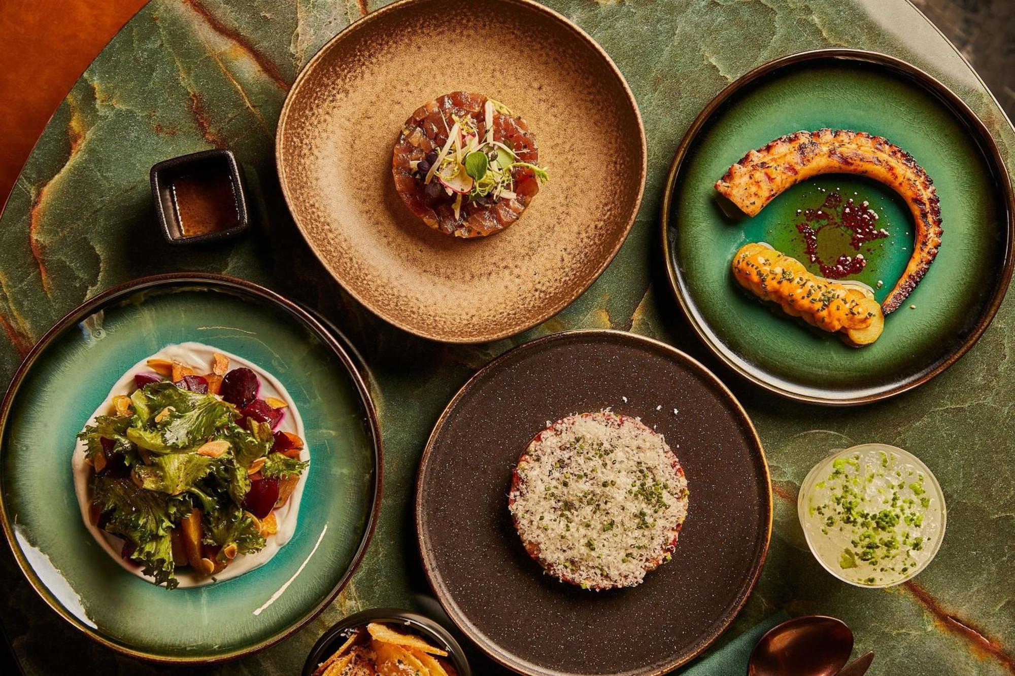The Dubai Edition Luaran gambar Dishes at the restaurant