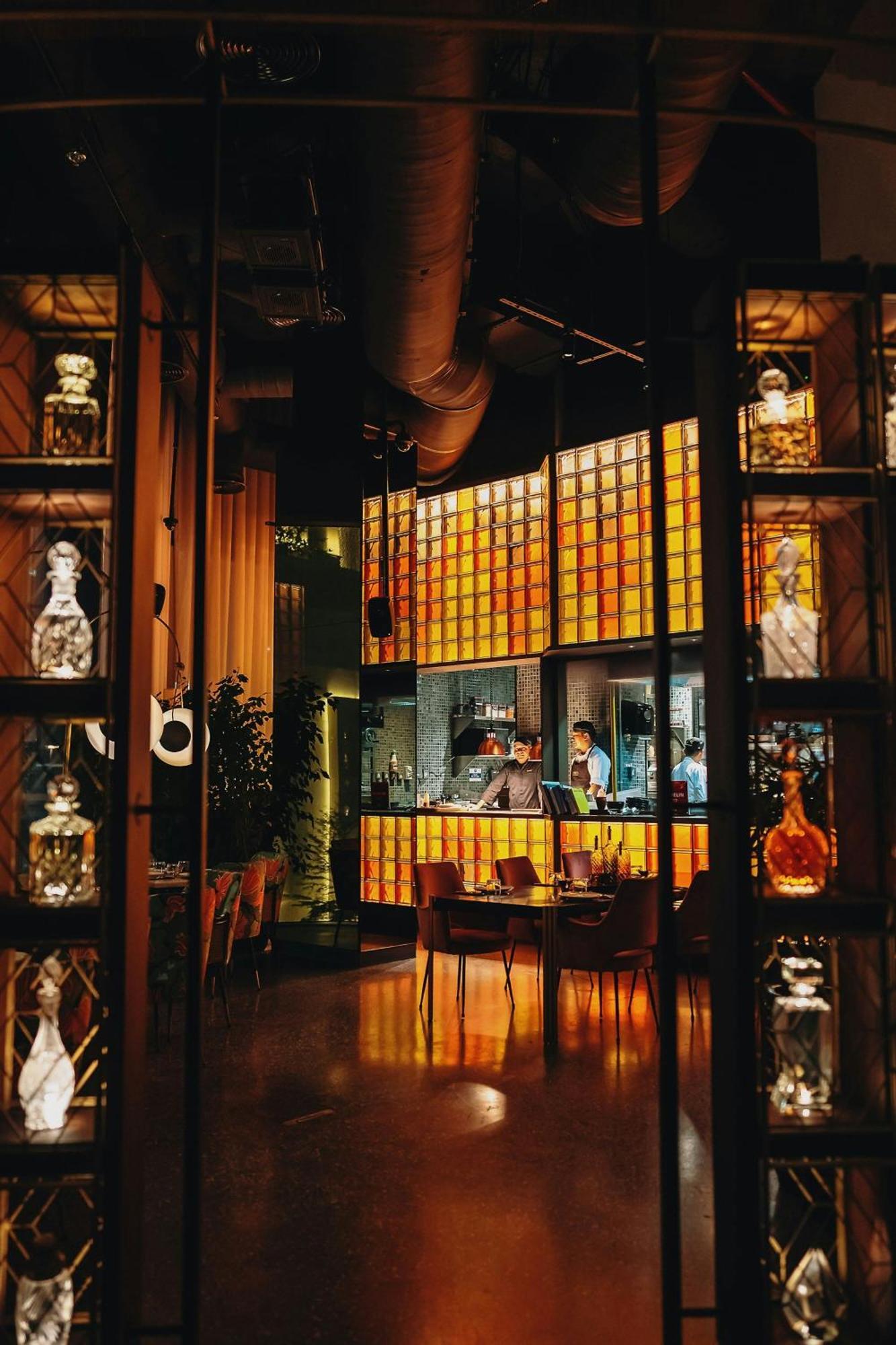 The Dubai Edition Luaran gambar The bar at the restaurant